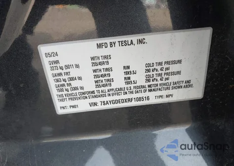 2024 Tesla Model Y Long Range Dual Motor All-Wheel Drive/Rwd z USA, uszkodzony, nr VIN 7SAYGDEDXRF108516